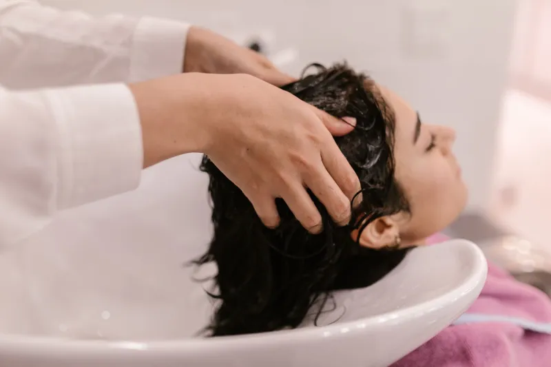 Cold Oil, Dull Hair: The Temperature Trick Turkish Stylists Swear By