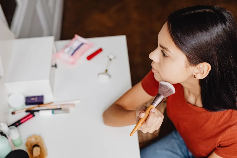 Why Your Foundation Keeps Falling Apart by Noon (And What Turkish Makeup Artists Do Differently)